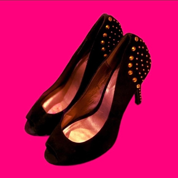 Black & Sexy Riveted Peep Toe Pumps - Picture 5 of 16